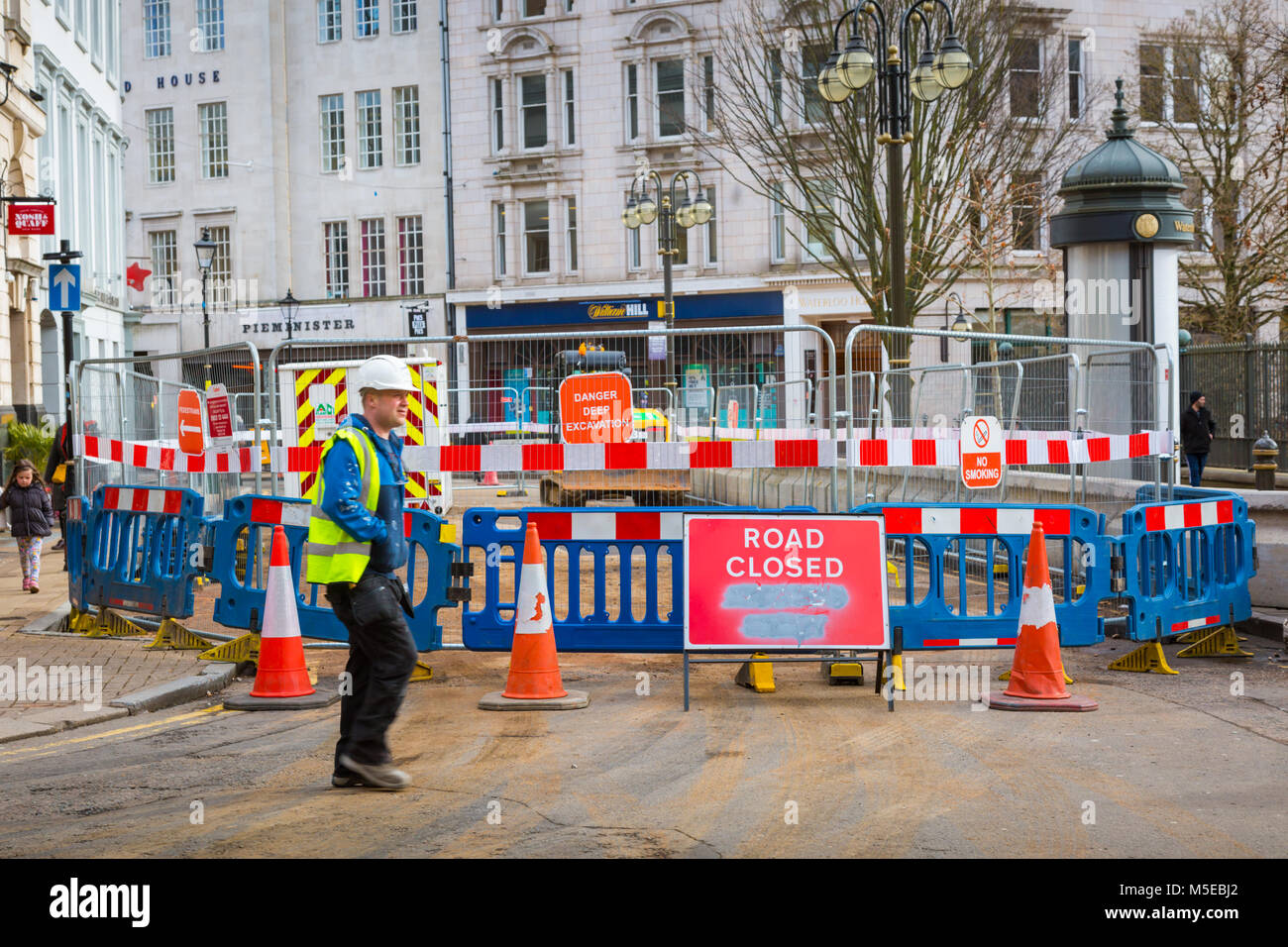 Road closed sign et fermeture de route du centre-ville de Birmingham, UK Banque D'Images