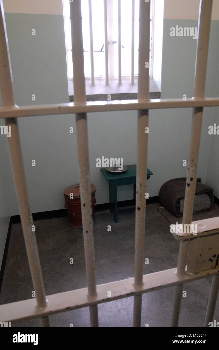 Cellule de prison de Nelson Mandela à Robben Island, Cape Town, Afrique du Sud Banque D'Images