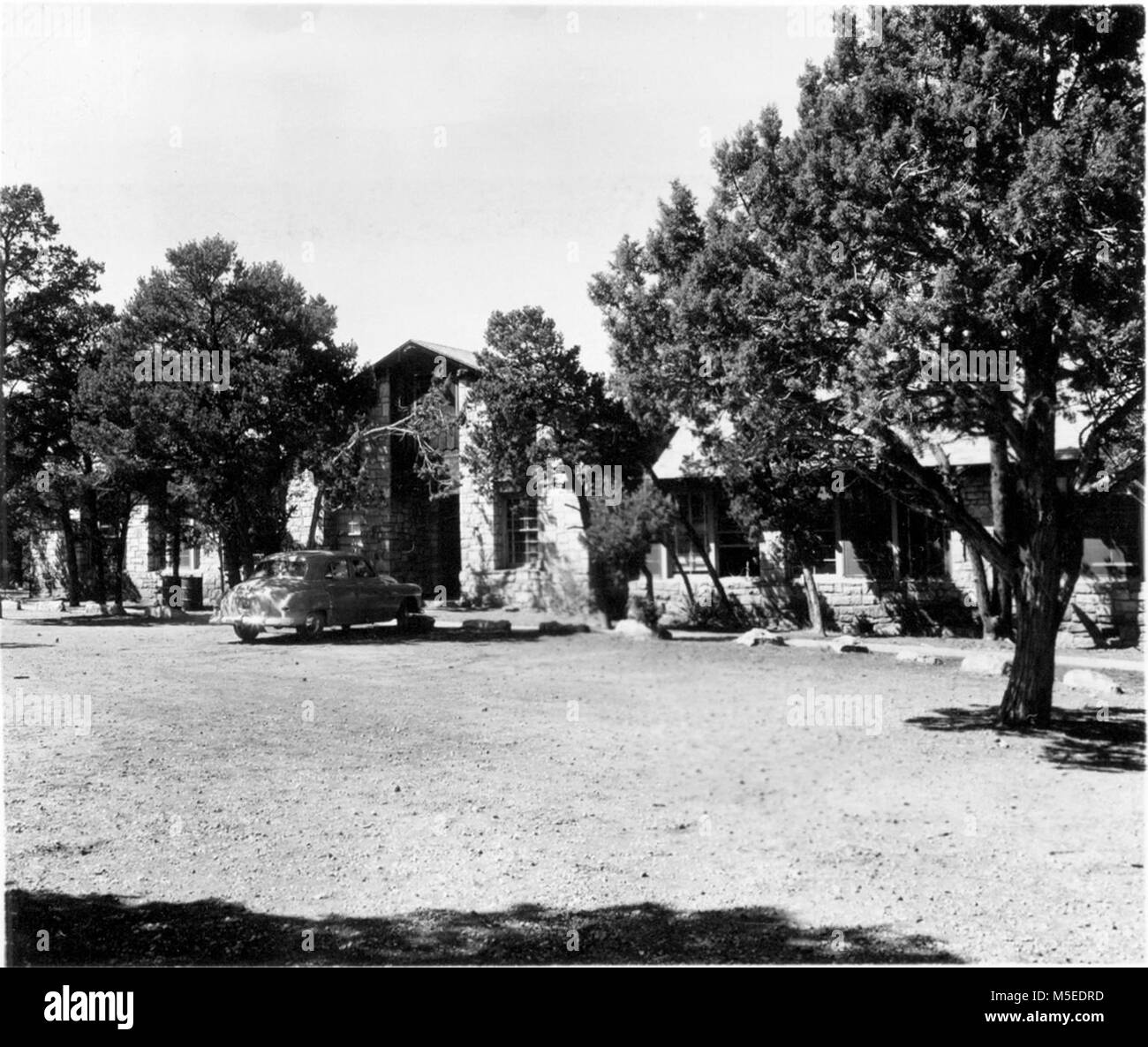 Grand Canyon école historique bâtiment principal, à l'extérieur de l'ÉCOLE GRAND CANYON EN FÉVRIER 1953. Vers 1953. Banque D'Images