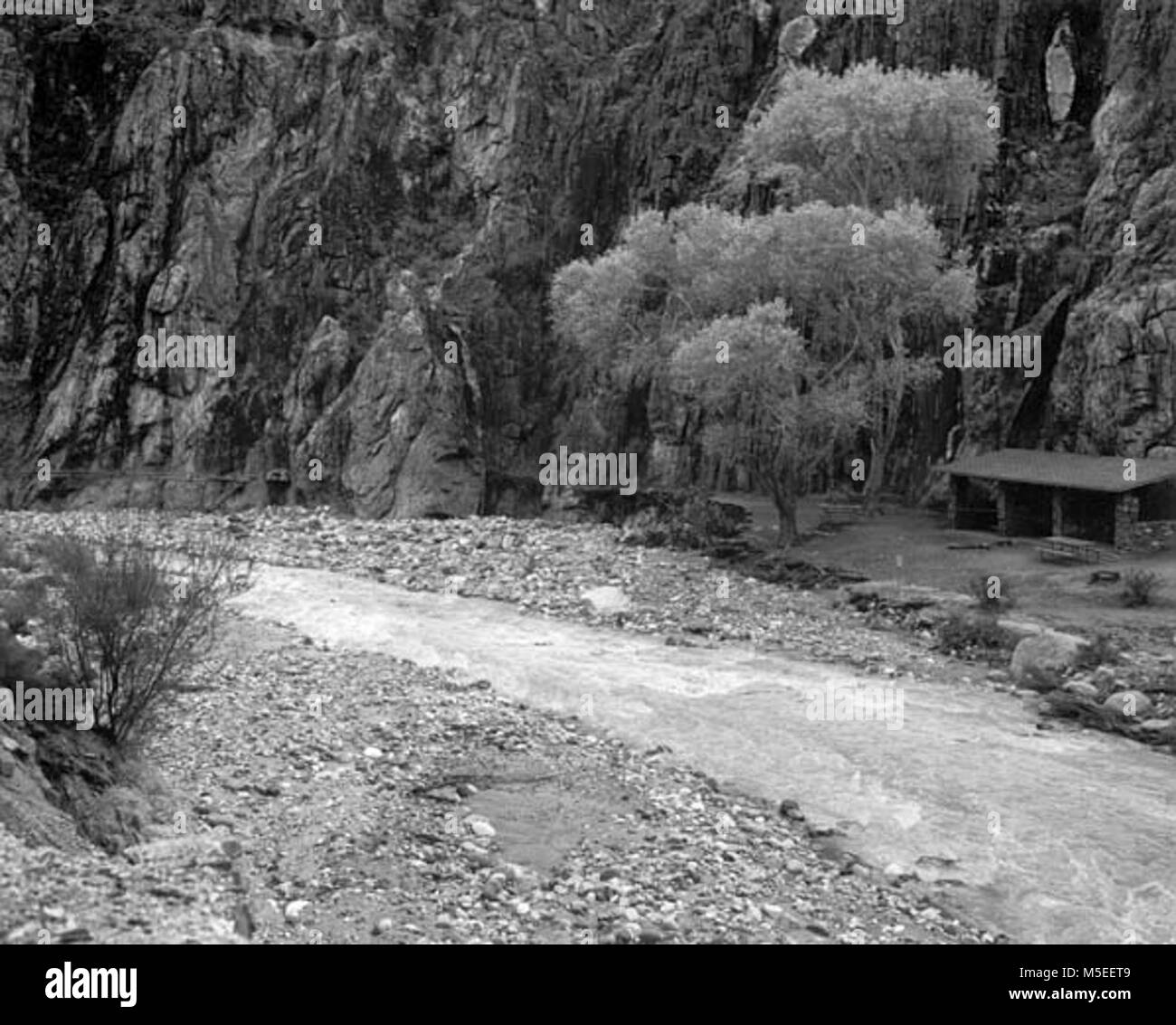 Grand Canyon - Historique Bright Angel Creek 1966 Les dégâts des inondations à Bright Angel de camping. Coulée de débris de Bright Angel CREEK ADIRONDACK par logement. 07 mai 1966. SCHAACK, Banque D'Images
