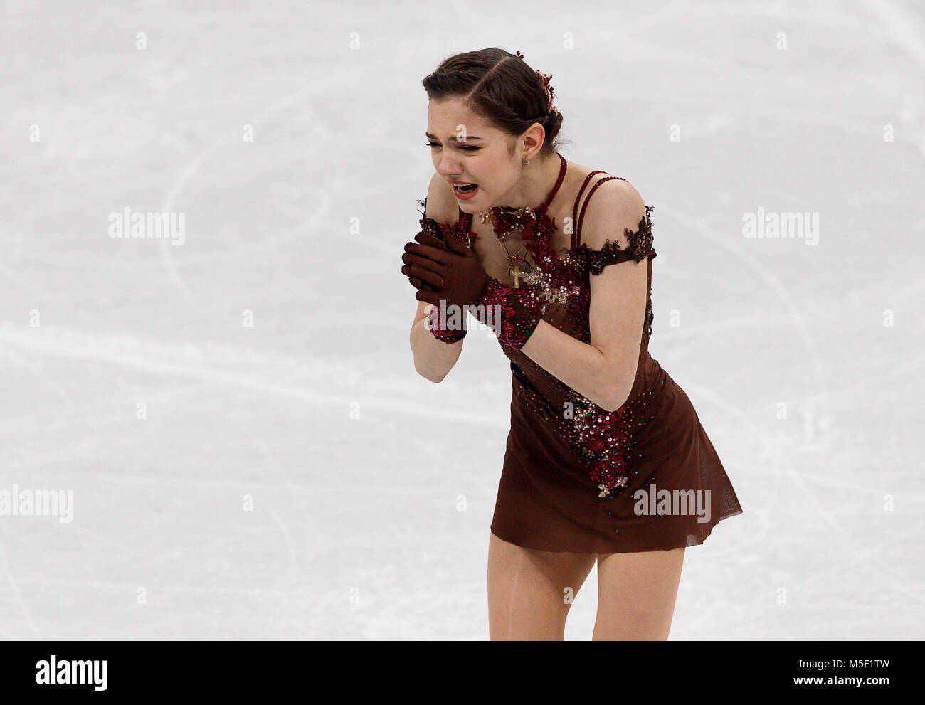 Gangneung, Corée du Sud. Feb 23, 2018. Evgenia Medvedeva d'athlète olympique de la Russie au cours de la compétition de patinage simple dames de patinage libre à l'occasion des Jeux Olympiques d'hiver de PyeongChang 2018 à Gangneung Ice Arena le vendredi 23 février, 2018. Evgenia Medvedeva d'Athlète Olympique de Russie, ont remporté la médaille d'argent en patinage artistique. Crédit : Paul Kitagaki Jr./ZUMA/Alamy Fil Live News Banque D'Images