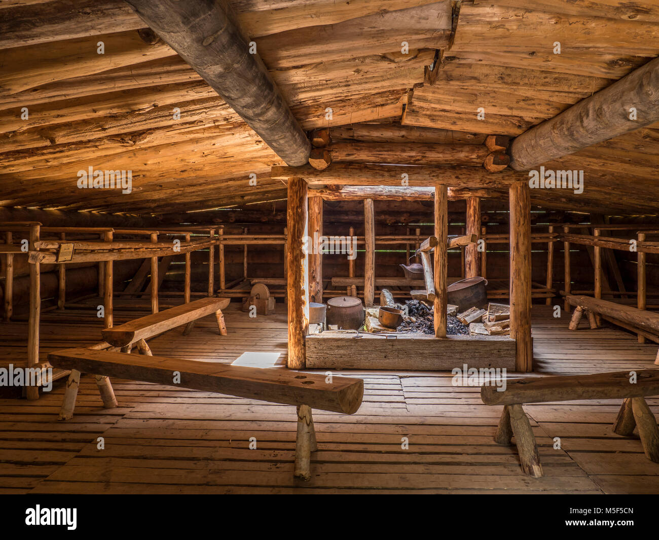 L'intérieur de la cambuse reconstituée, Musée du bidonville, Algonquin Provincial Park, Ontario, Canada. Banque D'Images L'intérieur de la cambuse reconstituée, Musée du bidonville, Algonquin Provincial Park, Ontario, Canada. Banque D'Images