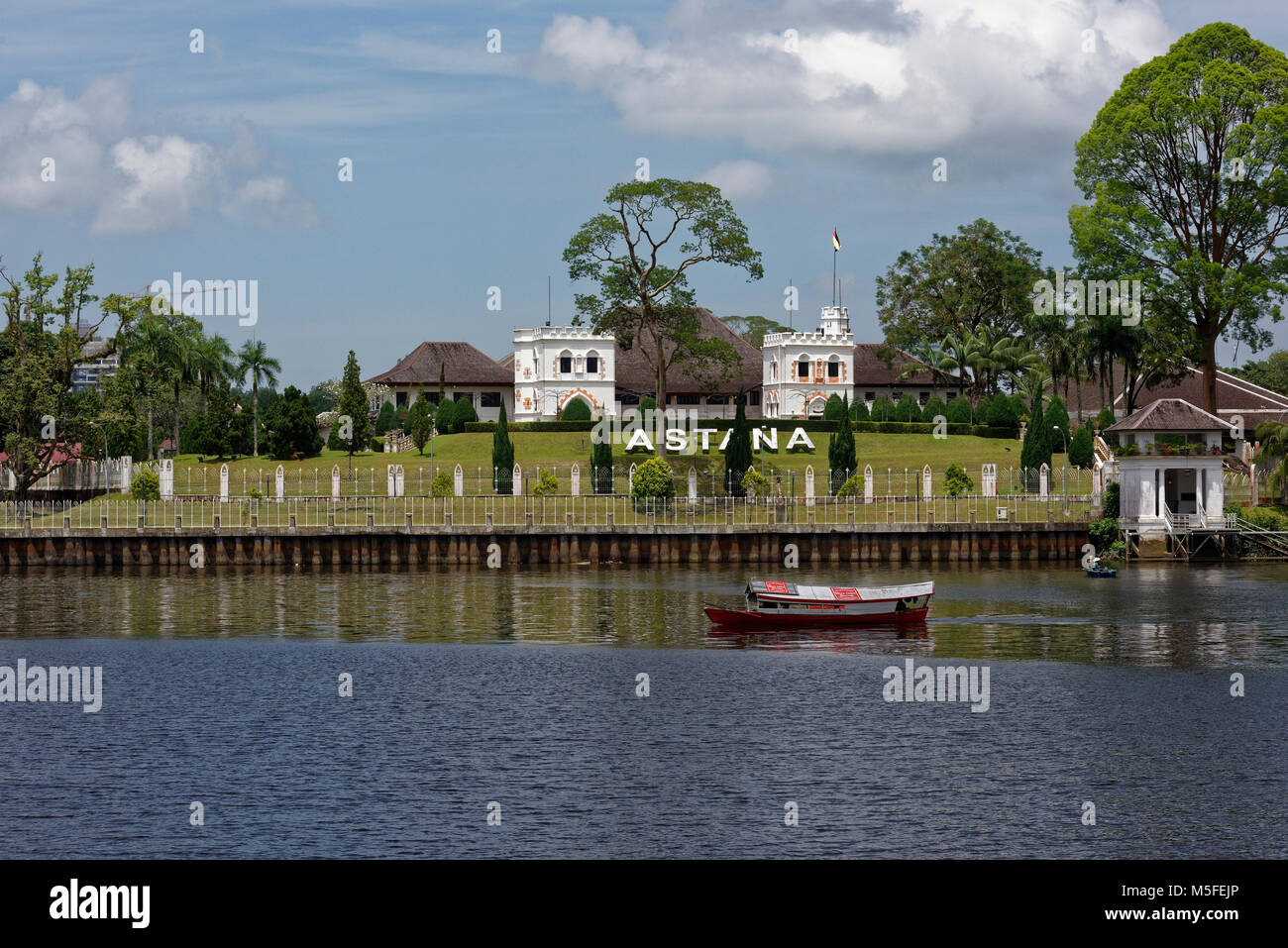 Le Sampan Astana à Kuching, bâtiment colonial de la deuxième rajah blanc Charles Brooke. Banque D'Images