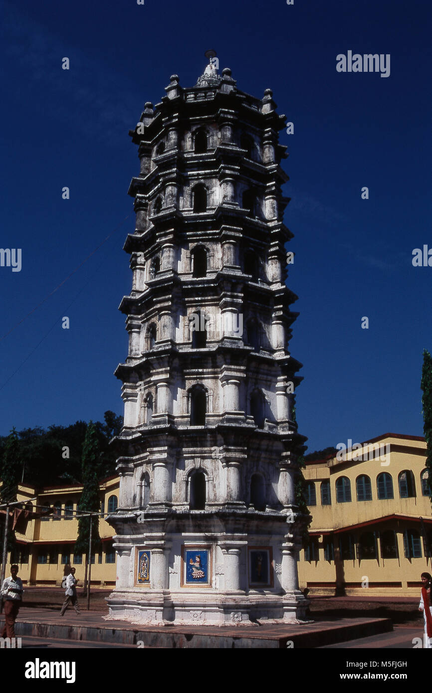 Deep Stambh de Shri Mangeshi temple, Mardol, Goa, Inde Banque D'Images