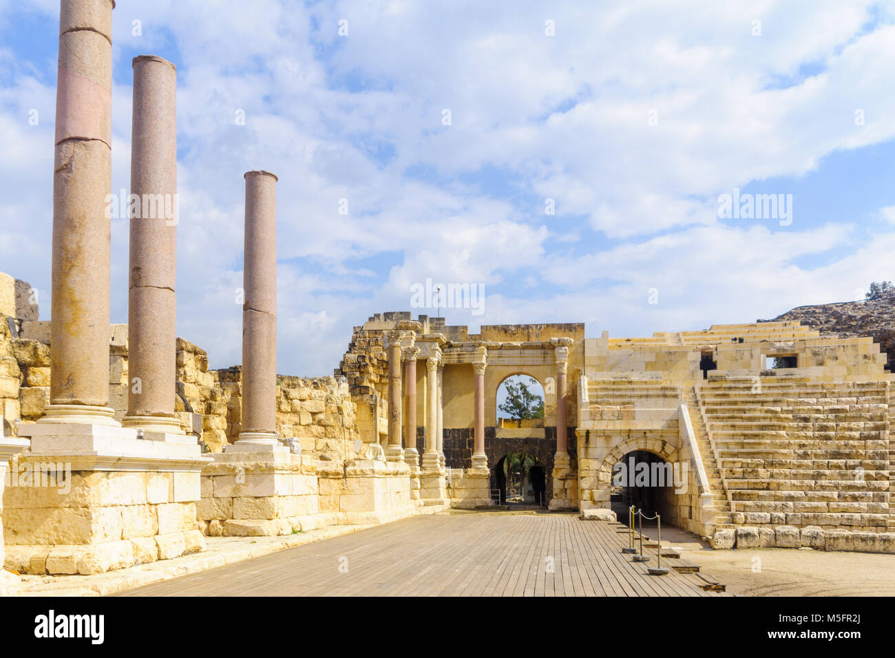 Vue sur le théâtre romain dans la ville antique de Bet Shean, maintenant un parc national. Le Nord d'Israël Banque D'Images