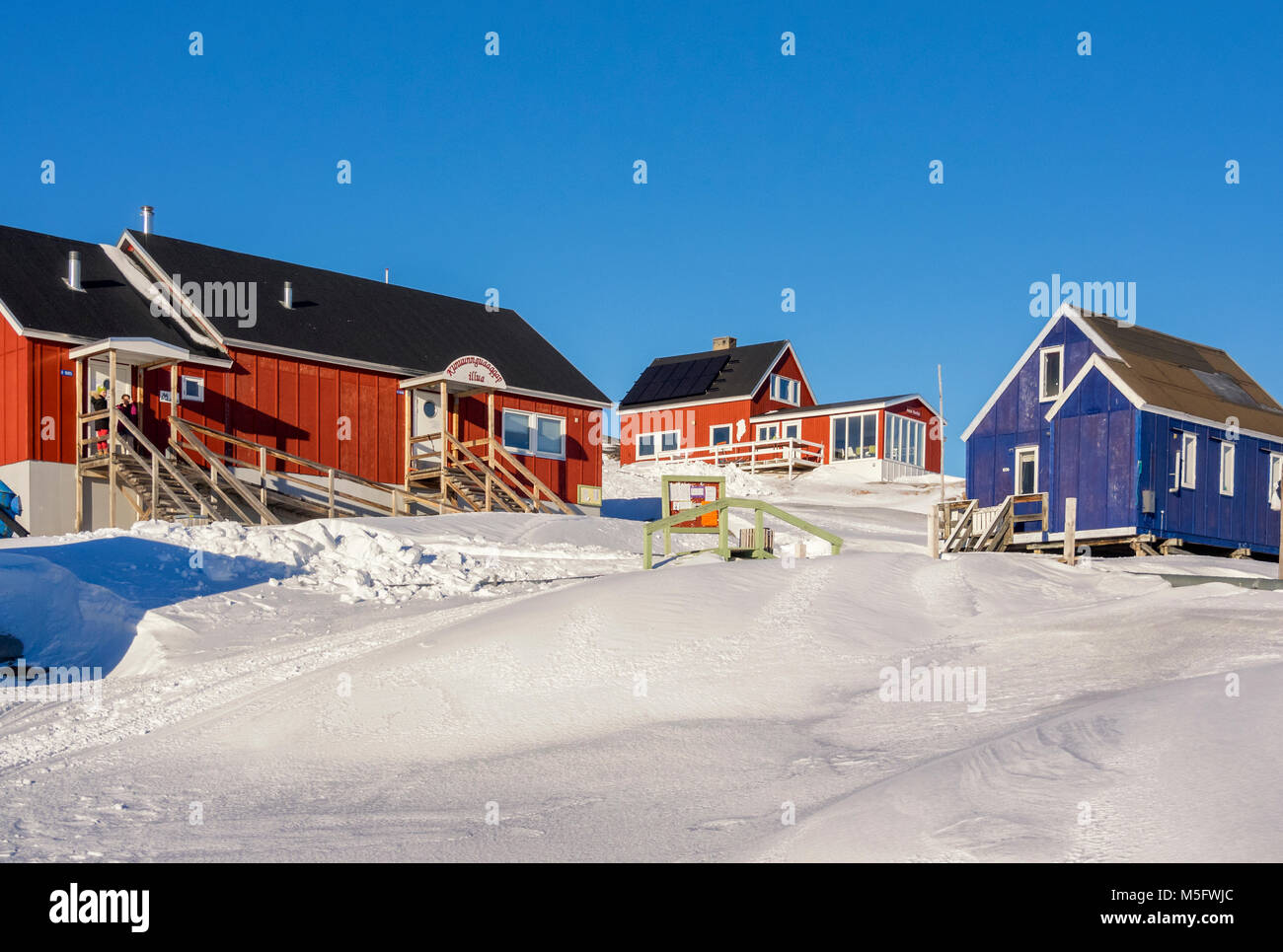 Le village Inuit d'Oqaatsut dans l'ouest du Groenland Banque D'Images