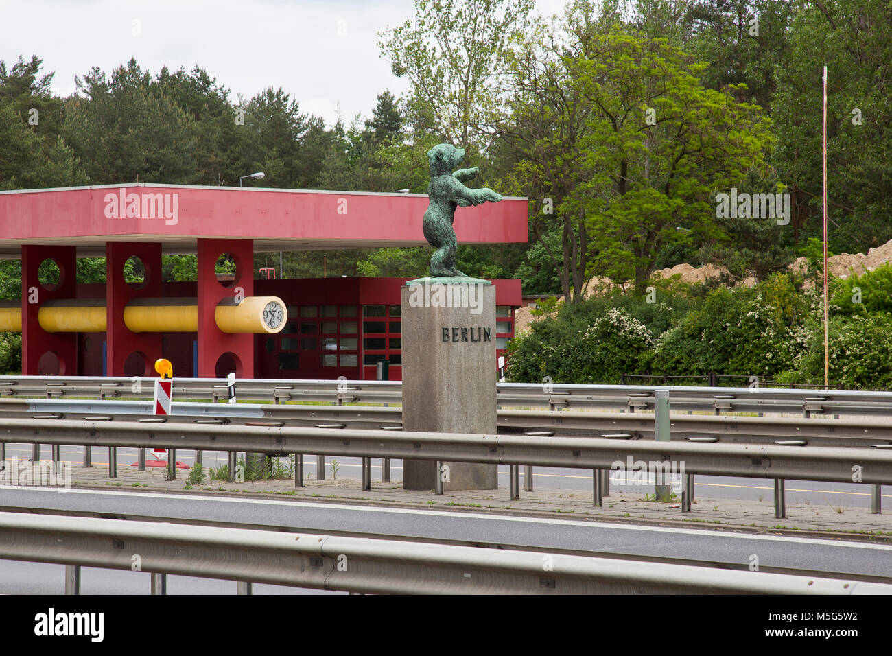 Berlin, Allemagne - le 24 mai 2017 : Checkpoint Checkpoint Bravo ou B est la principale autoroute point de passage entre l'ouest de Berlin et de la démoc allemand Banque D'Images