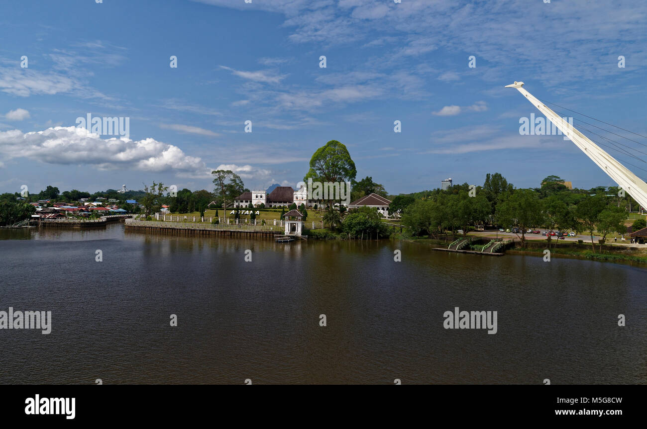 Le Darul Hana Pont sur la rivière Sarawak Kuching, Malaisie, Banque D'Images