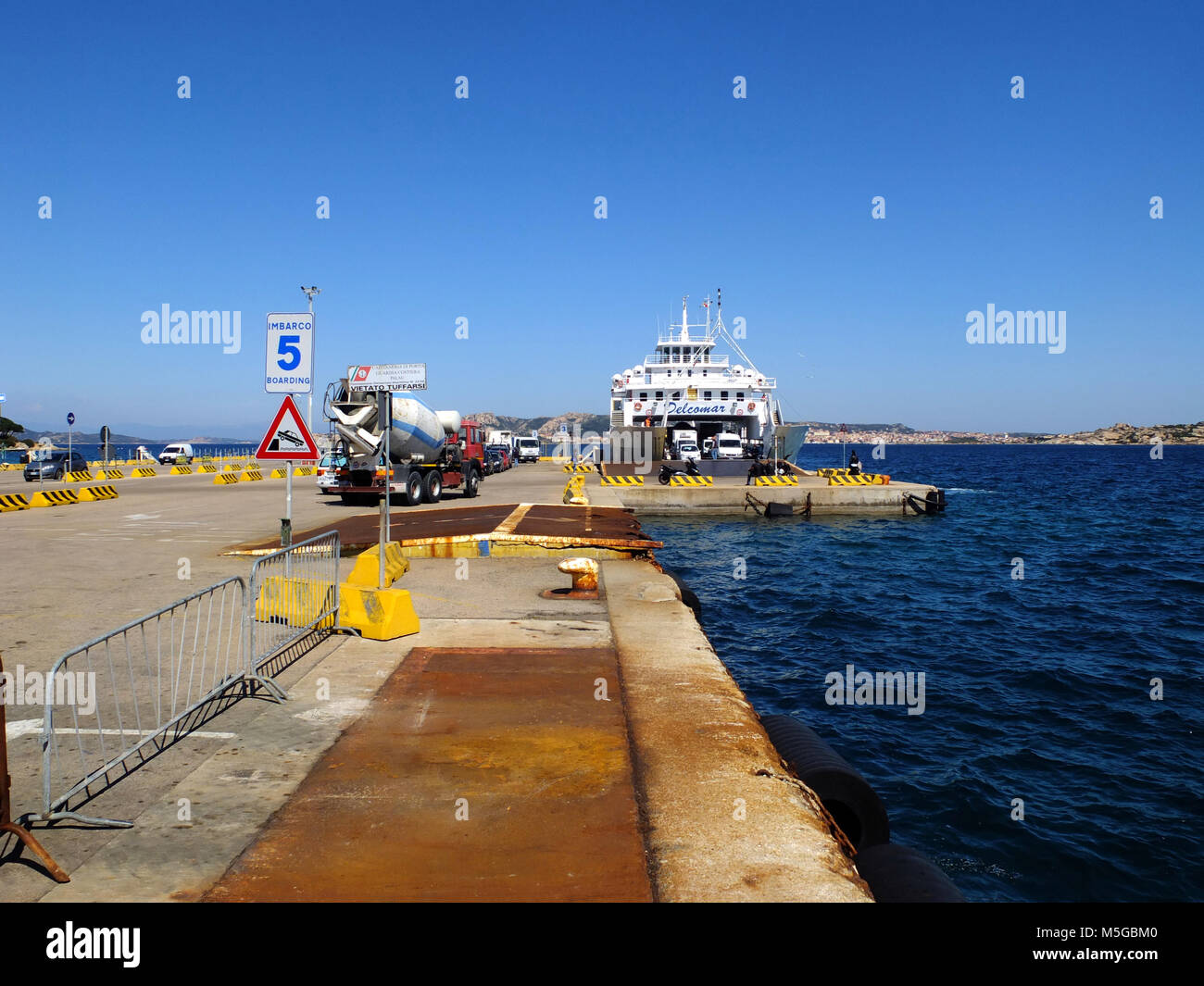 Palau, SARDAIGNE. Le port de ferry-boat à l'île de La Maddalena Banque D'Images