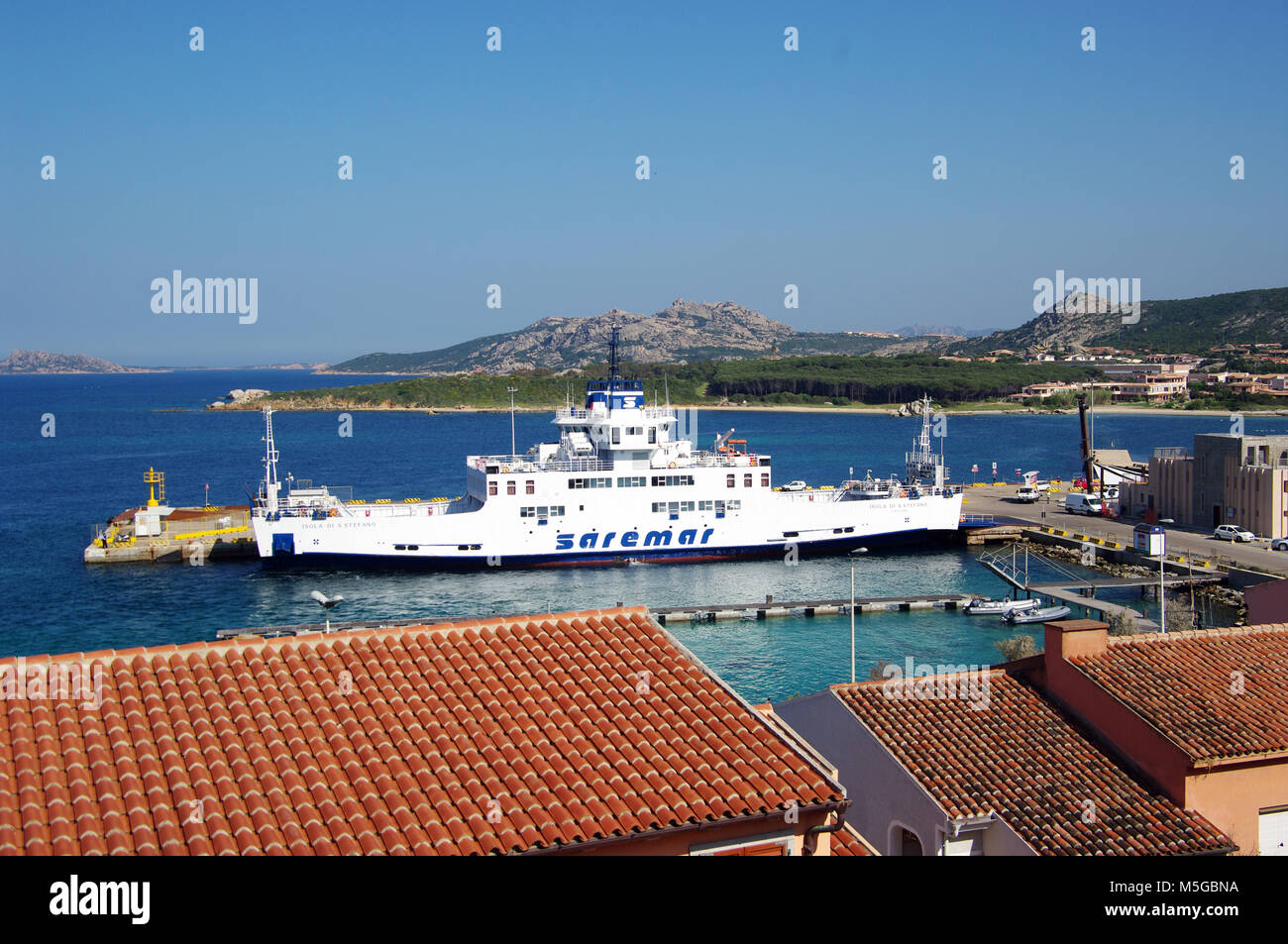 Palau, SARDAIGNE. Le port de ferry-boat à l'île de La Maddalena Banque D'Images