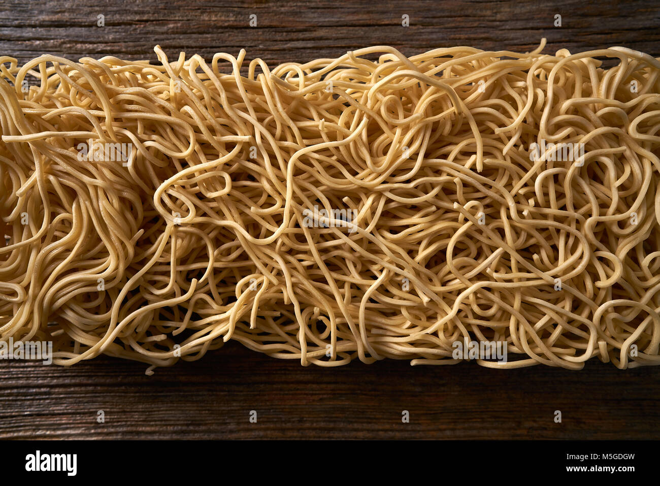 Nouilles chow mein pâtes asiatiques texture macro Banque D'Images