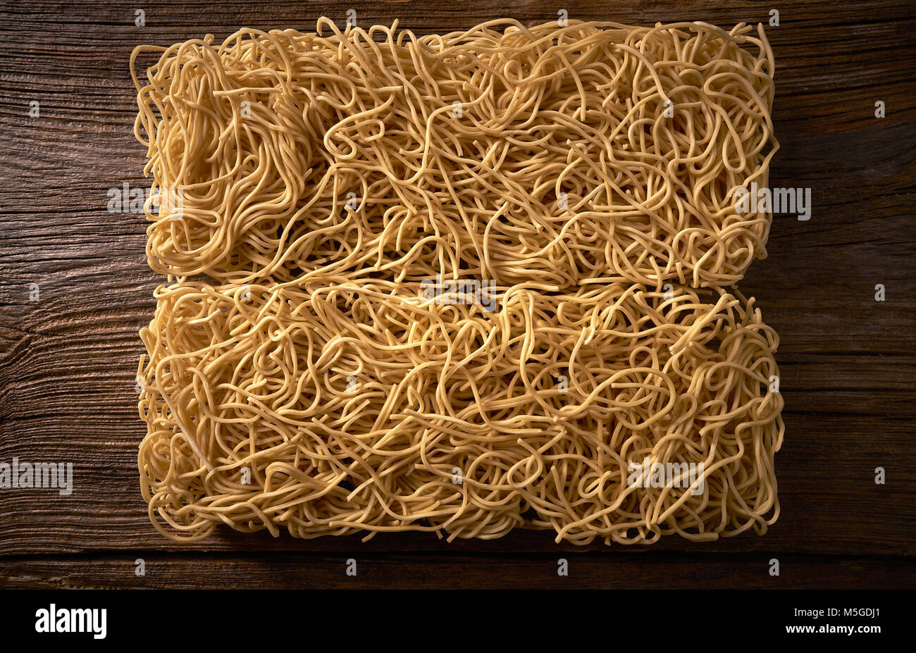 Nouilles chow mein pâtes asiatiques texture macro Banque D'Images