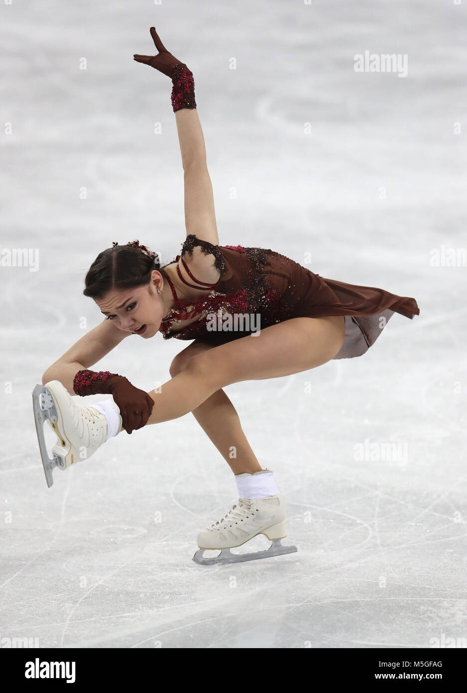 La Russie est Evgenia Medvedeva sur son chemin pour gagner la médaille d'argent en simple dames Figure Skating au Gangneung Ice Arena pendant quatorze jours des Jeux Olympiques d'hiver de 2018 à PyeongChang en Corée du Sud. Banque D'Images
