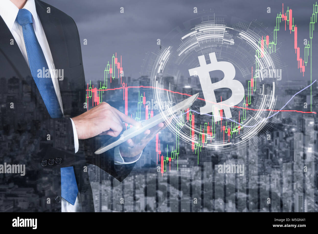 Bourse, tableau des prix de crypto-monnaie sur un écran. Tableau de  bougeoirs, btc. Marché de change en ligne. Négociation, enchères. Suivi de  la crypto Photo Stock - Alamy