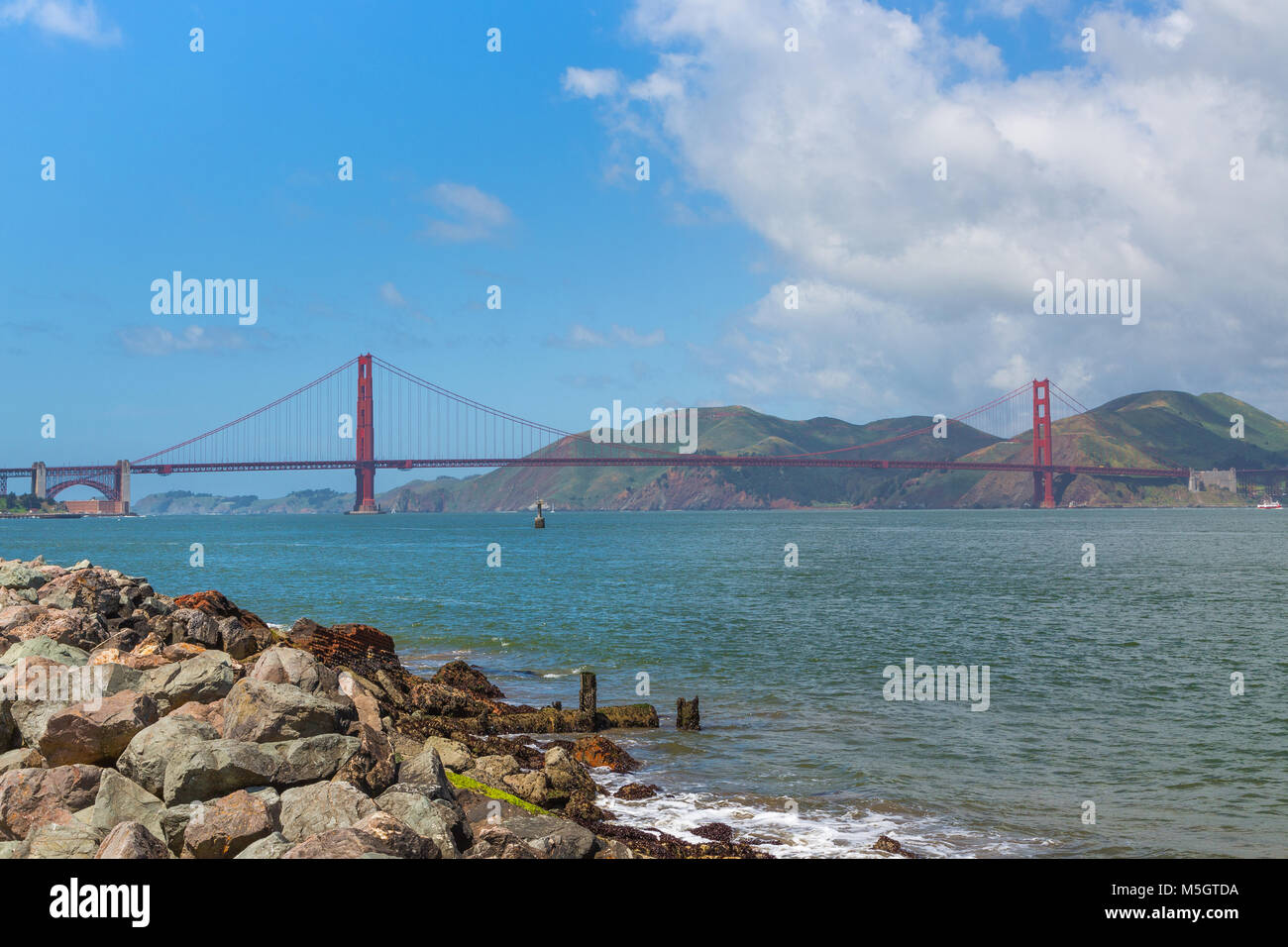 Golden Gate Bridge paysage jour vives Banque D'Images