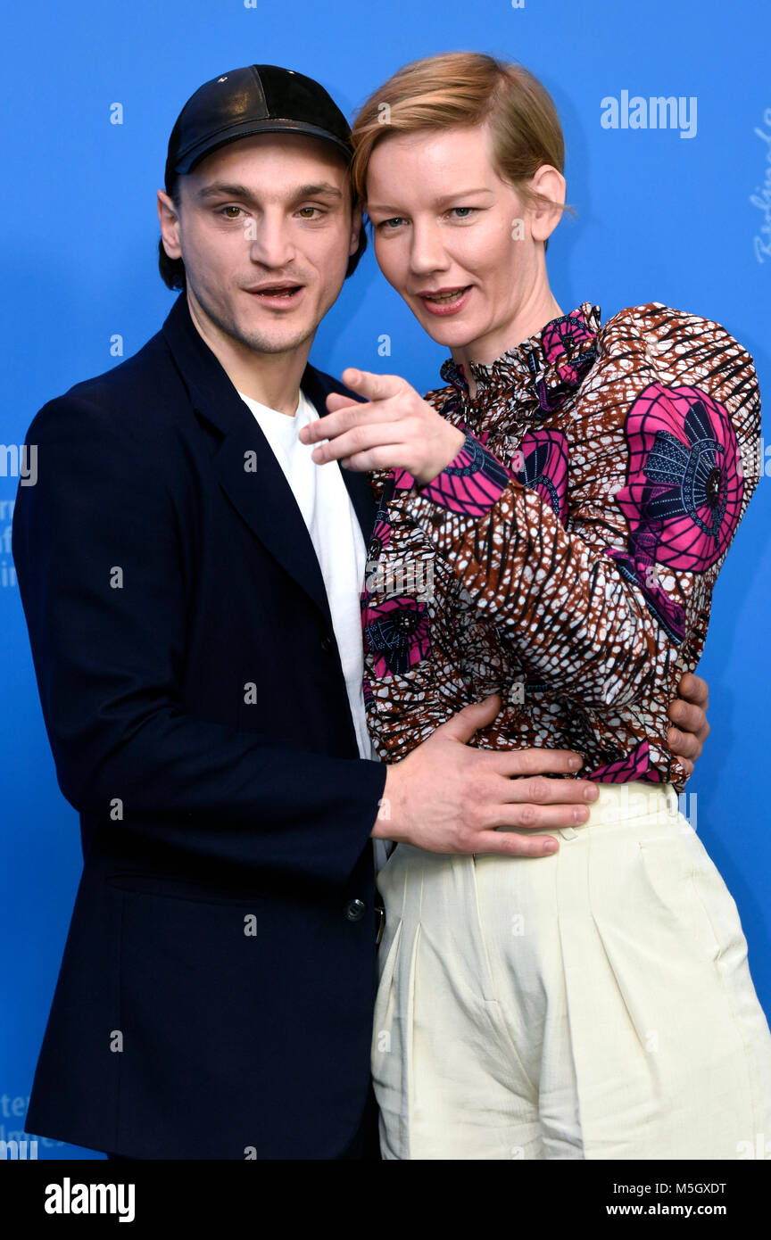 Berlin, Allemagne. Feb 23, 2018. Franz Rogowski et Sandra Hüller pendant les 'In den Gängen / dans les allées'photocall à la 68e Festival International du Film de Berlin Berlinale 2018 / à l'hôtel Grand Hyatt le 23 février 2018 à Berlin, Allemagne. Credit : Geisler-Fotopress/Alamy Live News Banque D'Images