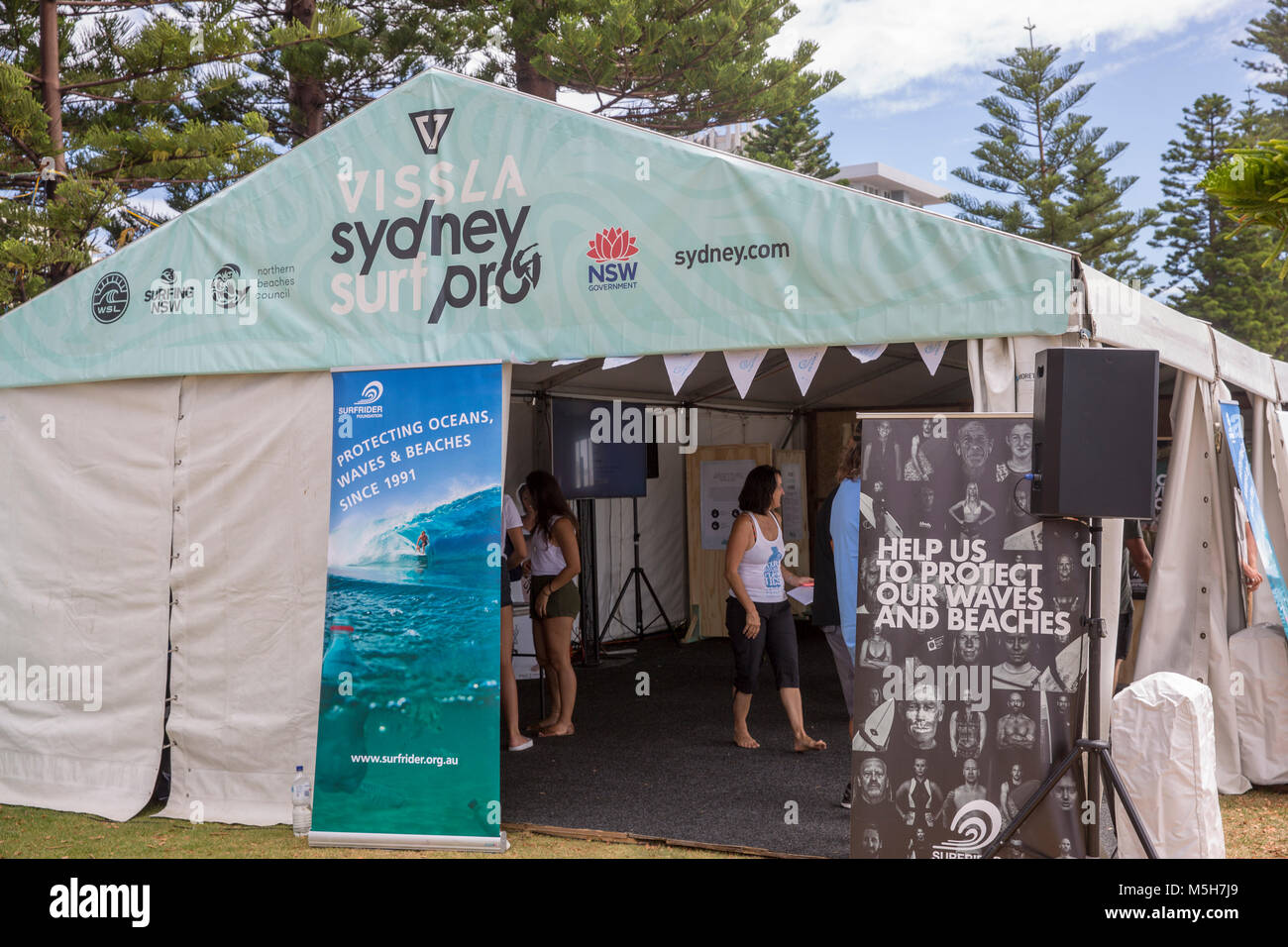 Manly Beach Sydney. Le monde Pro Surf Vissla Ligue Surf événement de qualification est titulaire d'un jour dans les activités de Manly, samedi 24 février 2018, l'Australie. Banque D'Images