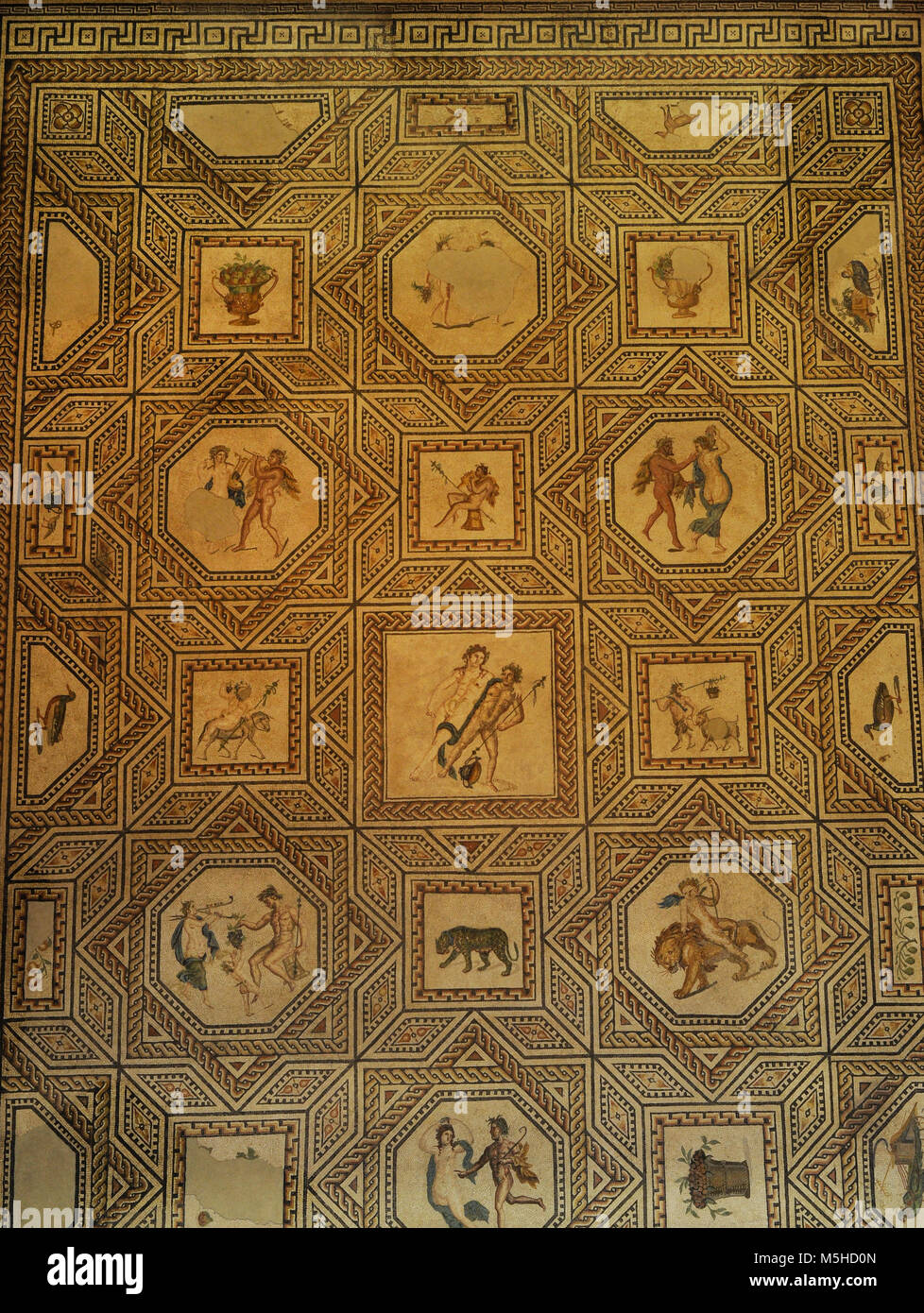 La mosaïque de Dionysos. 3e siècle. Roman. Il décoré le plancher de la salle de banquet, sur le
