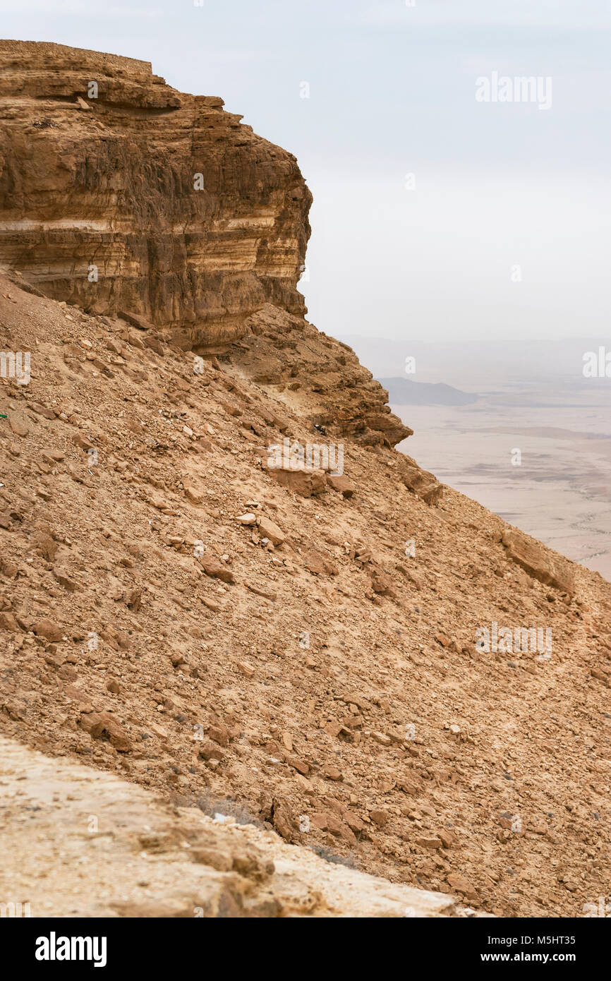 Gros plan du Makhtesh Ramon falaises, Mitzpe Ramon, Israël Banque D'Images