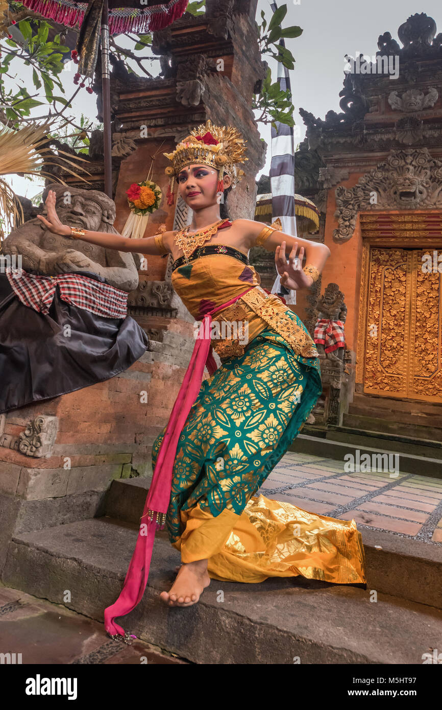 La danseuse, Kecak Fire Dance, Ubud, Bali Banque D'Images