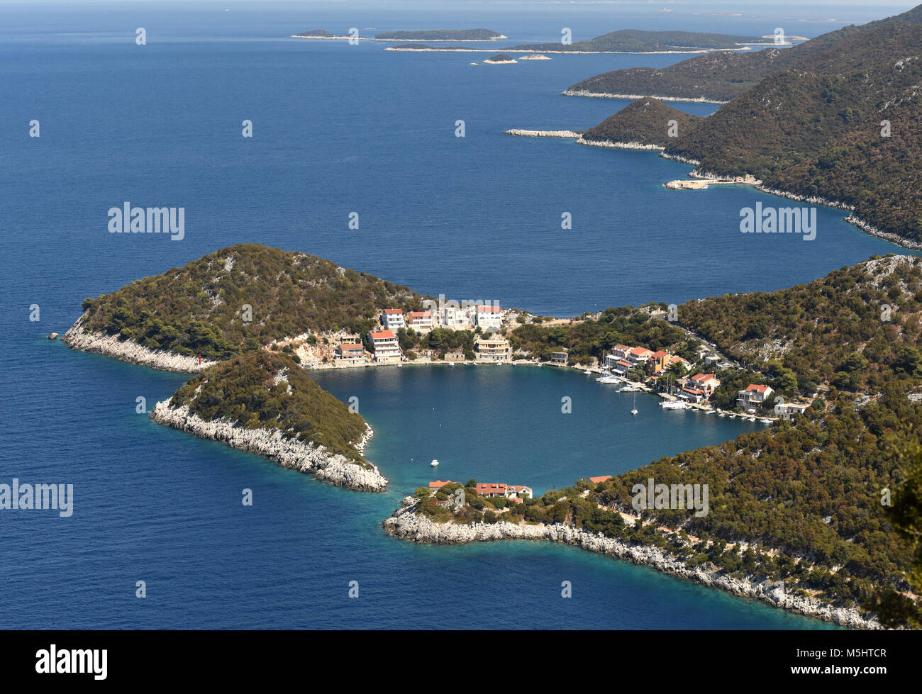Petit village de l'Adriatique sur l'île de Lastovo Zaklopatica, Croatie. Banque D'Images