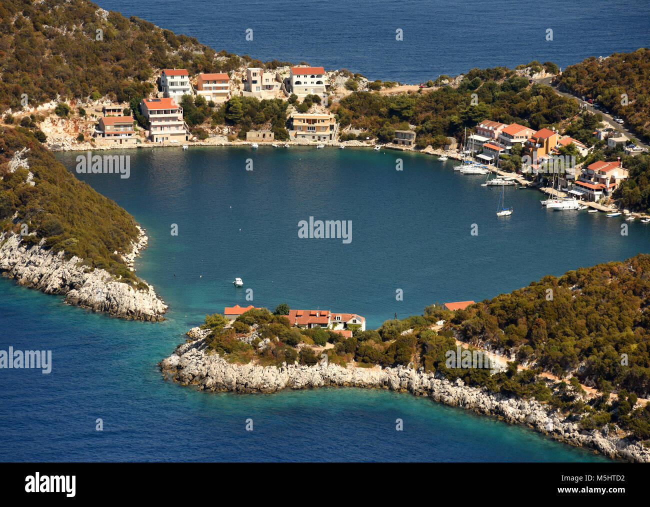 Petit village de l'Adriatique sur l'île de Lastovo Zaklopatica, Croatie. Banque D'Images