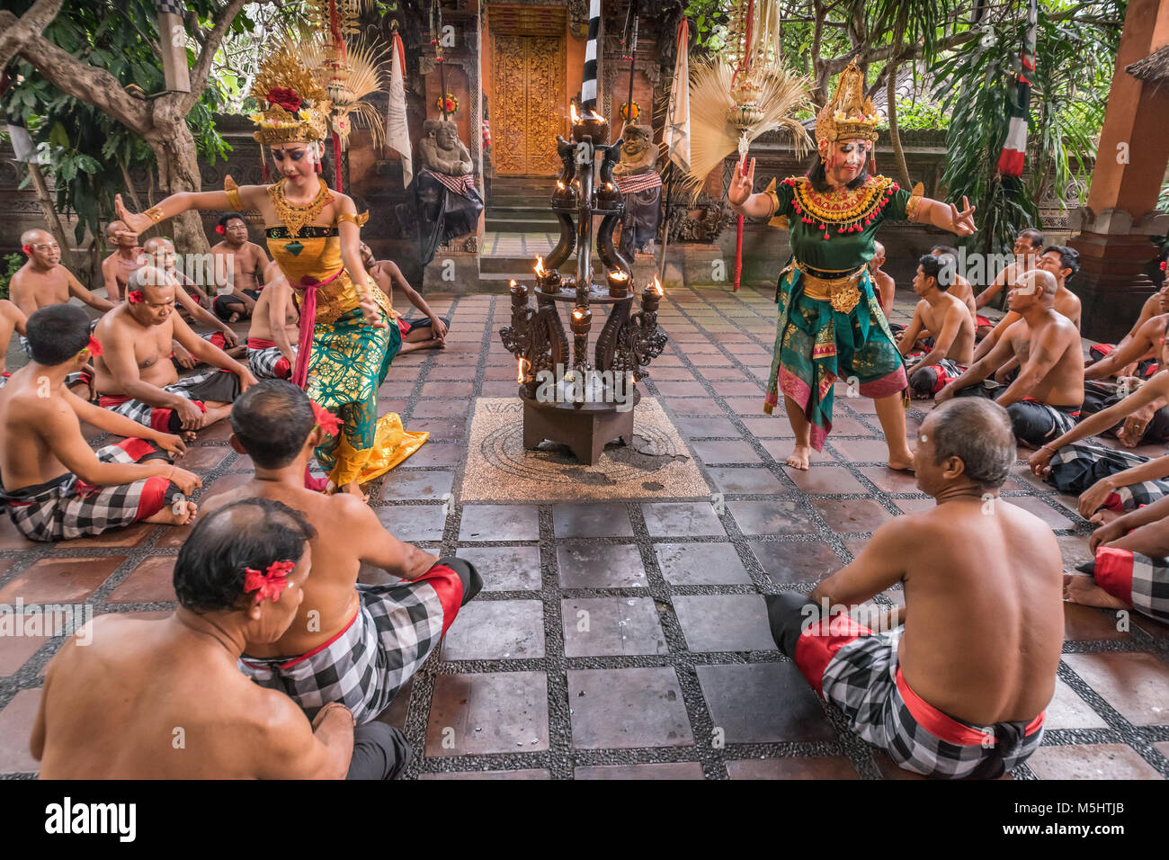 Scène de la Kecak Fire Dance, Ubud, Bali Banque D'Images