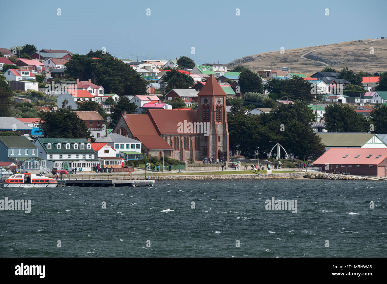 Îles Falkland, East Falkland, Stanley (aka Port Stanley) vue sur le port de Stanley à la Cathédrale Christ Church. Banque D'Images