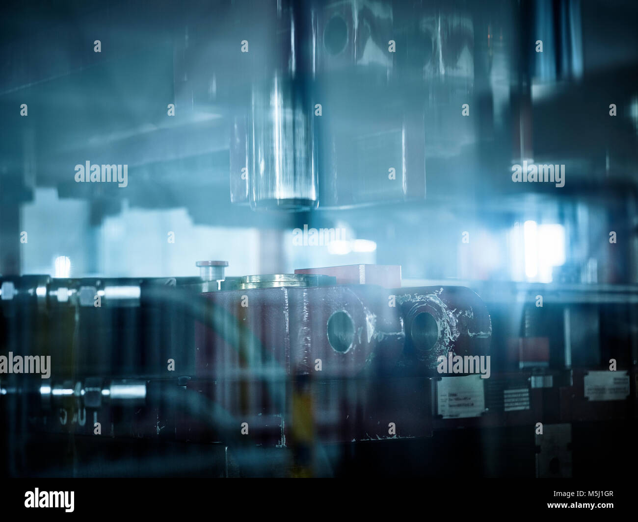 Punchiing la machine dans l'industrie métallurgique Banque D'Images