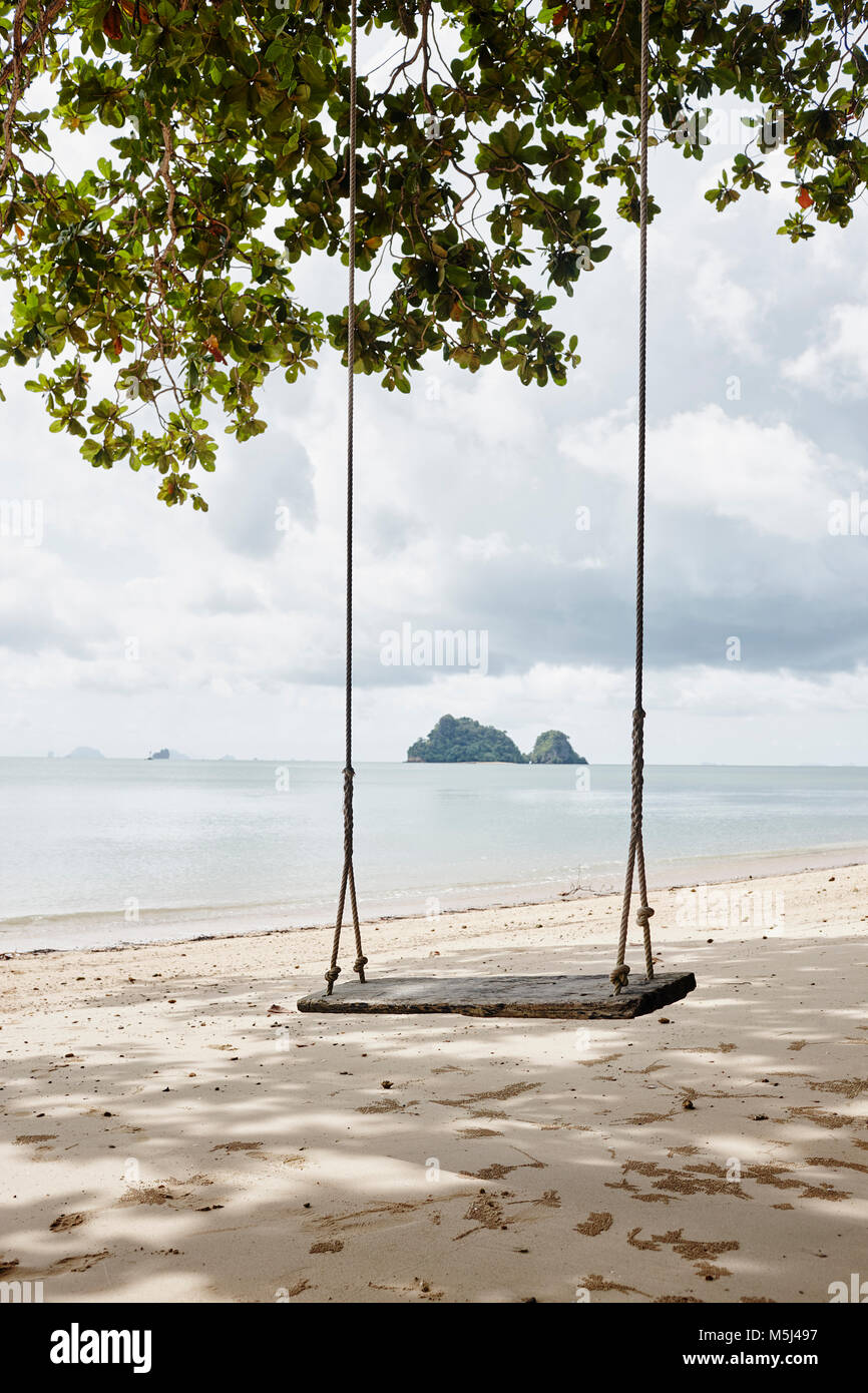La Thaïlande, Ko Yao Noi, swing sur la plage Banque D'Images