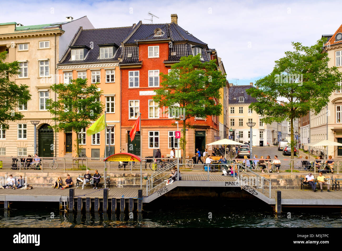 Copenhague, Nouvelle-Zélande région / Danemark - 2017/07/26 : vue panoramique du centre-ville et tenement homes du Ved Stranden street Banque D'Images