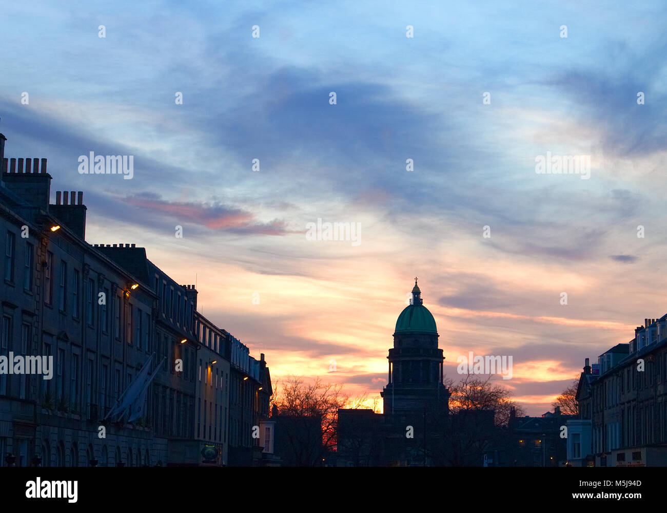 Photographie d'un coucher de soleil d'archives nationales de l'Écosse sur Charlotte Square à Édimbourg, Écosse, Royaume-Uni Banque D'Images