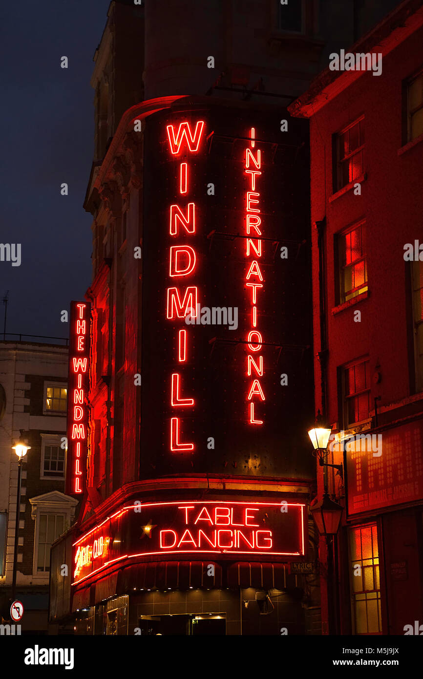 Soho sur la nuit,façade de moulin discothèque,red light district,table dancing club, club de strip,London,UK.26 juillet,2017.La vie nocturne de Londres. Banque D'Images