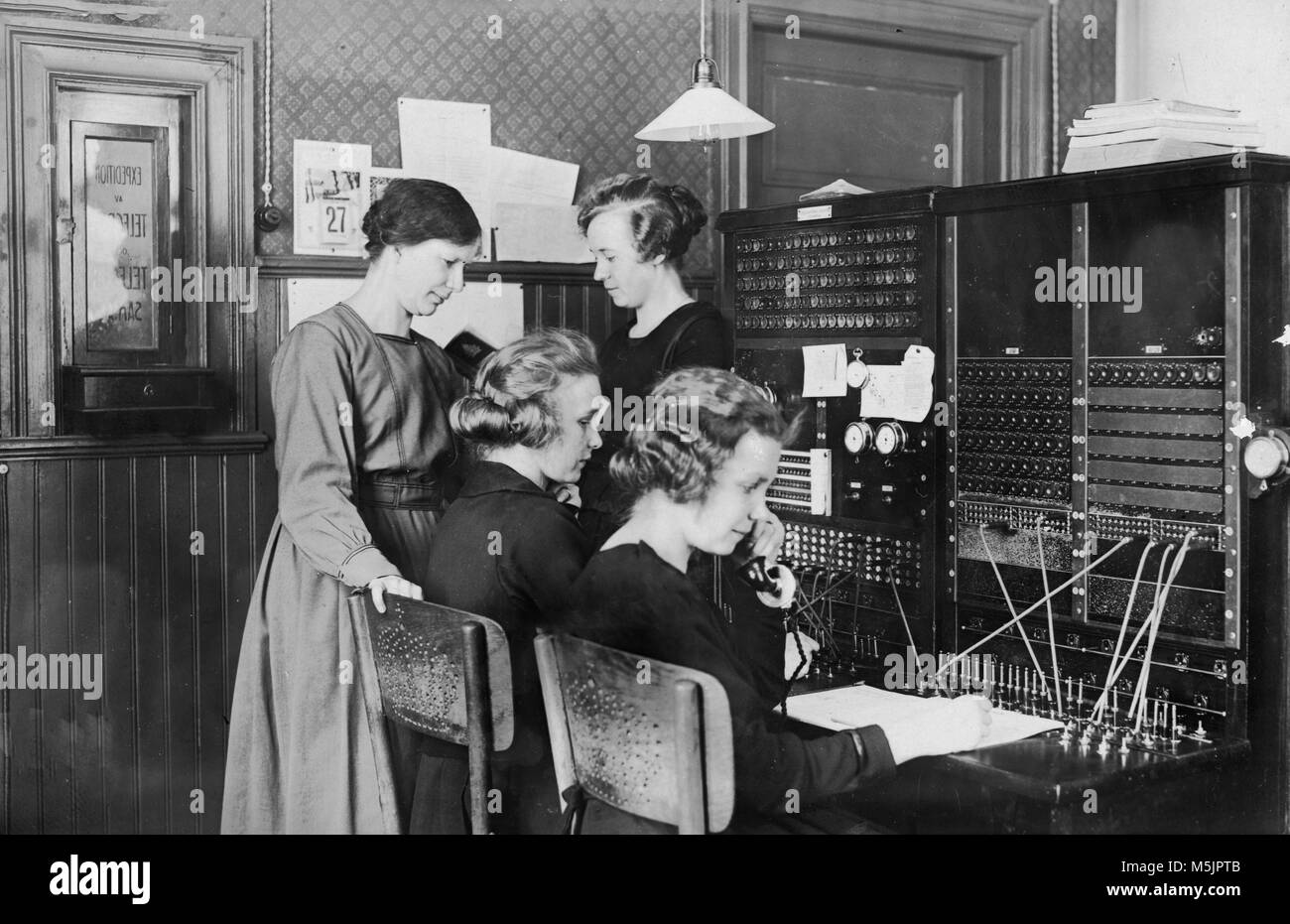 Les opérateurs téléphoniques, les femmes travaillant dans un standard téléphonique,1930,Allemagne Banque D'Images