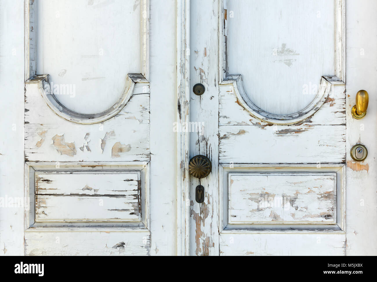 Vieille Porte En Bois Blanc Avec De La Peinture Rusty