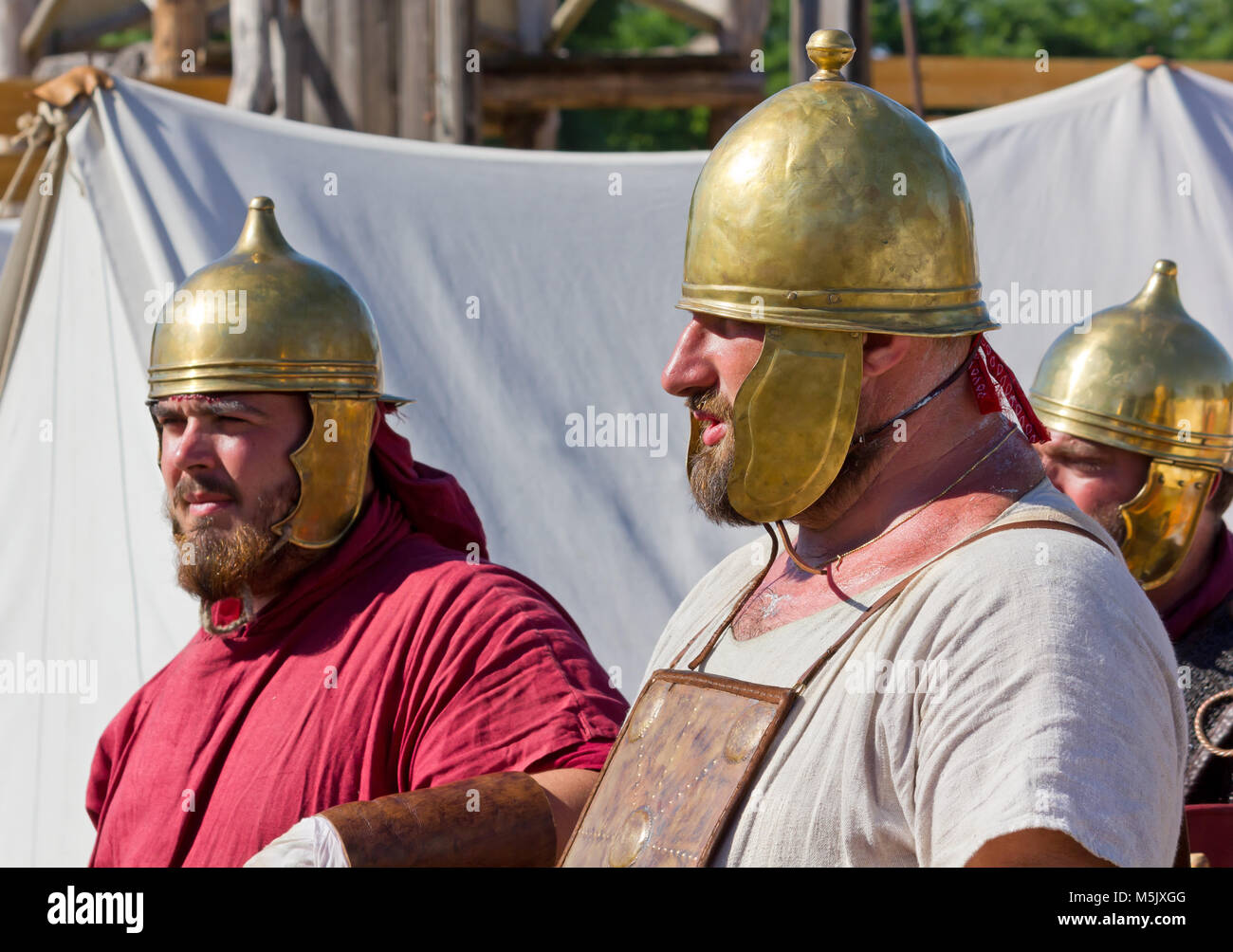 AQUILEIA, Italie - le 18 juin 2017 : Gros plan sur deux anciens légionnaires romains à la reconstitution historique annuel local Banque D'Images