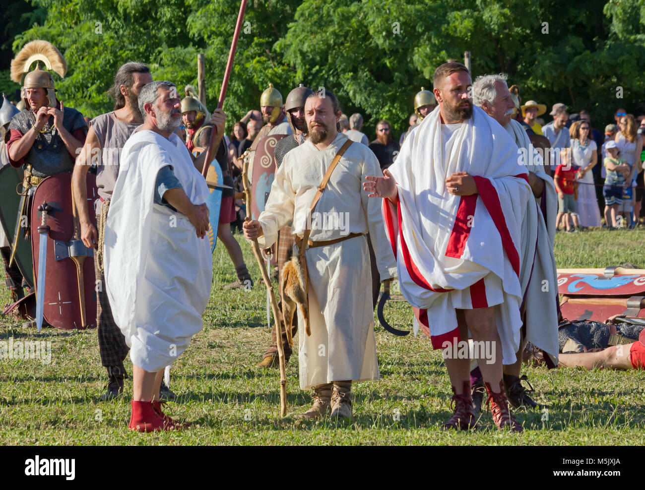 AQUILEIA, Italie - le 18 juin 2017 : les magistrats romains antiques après la dernière bataille de la reconstitution historique annuel local Banque D'Images