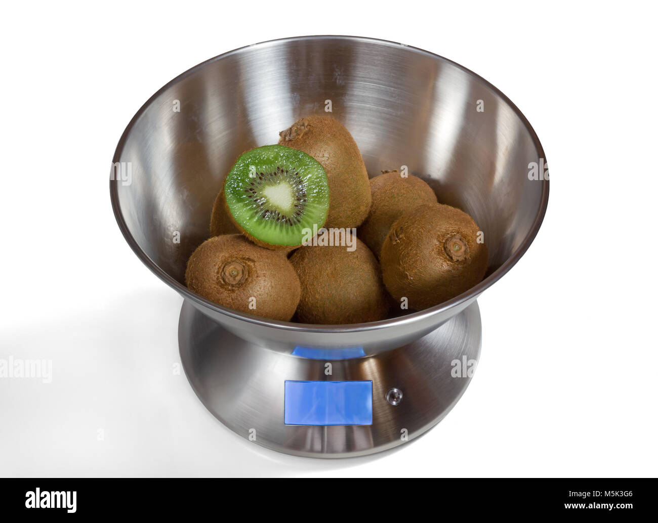 Cuisine moderne métal balances électroniques avec les kiwis Photo Stock -  Alamy