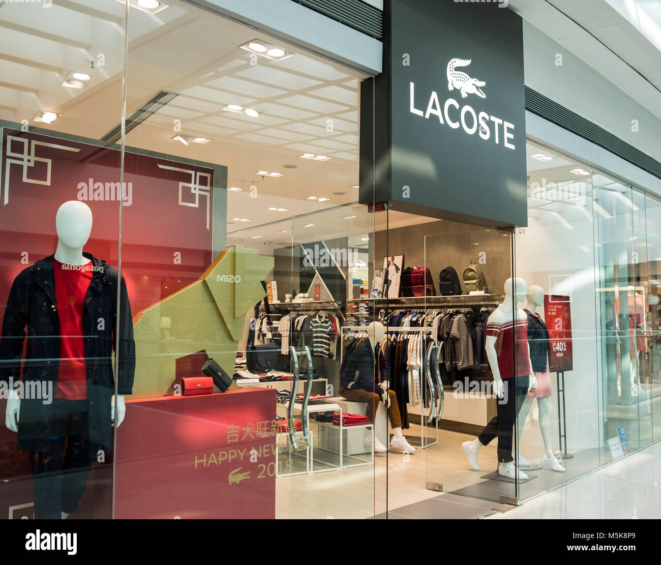 Lacoste boutique Banque de photographies et d'images à haute résolution -  Alamy