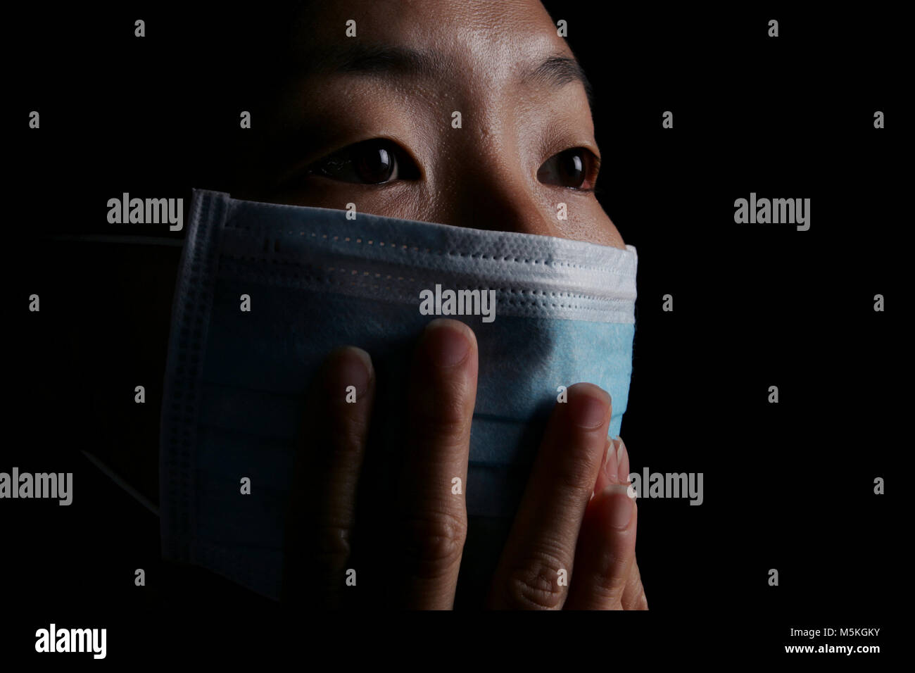 Studio shot pour illustrer l'ÉPIDÉMIOLOGIE Modèle : Caroline Cho modèle libération/Formulaires de consentement au dossier Banque D'Images