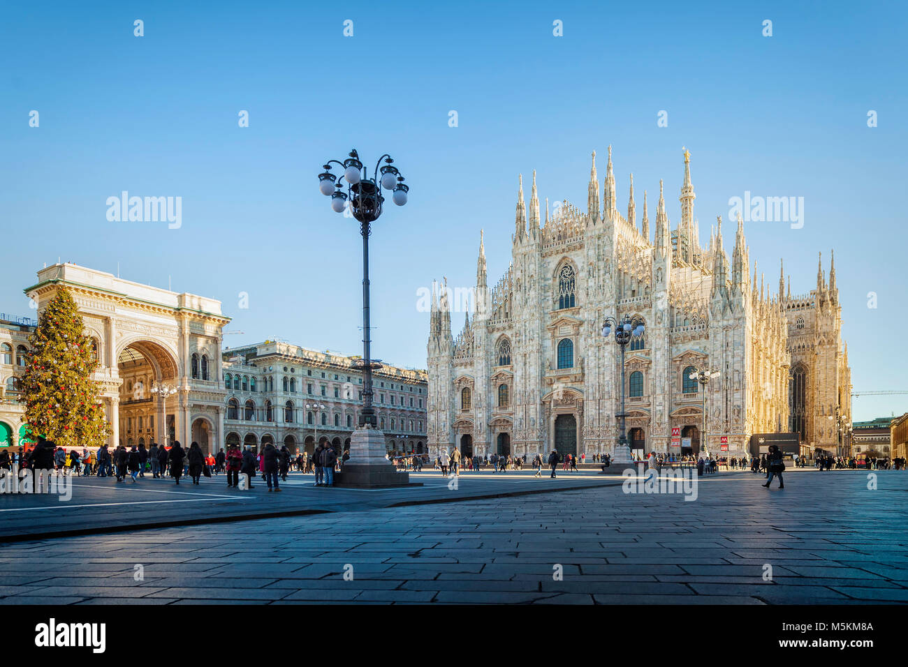 La magnifique cathédrale de Milan dans un matin d'hiver ensoleillé Banque D'Images