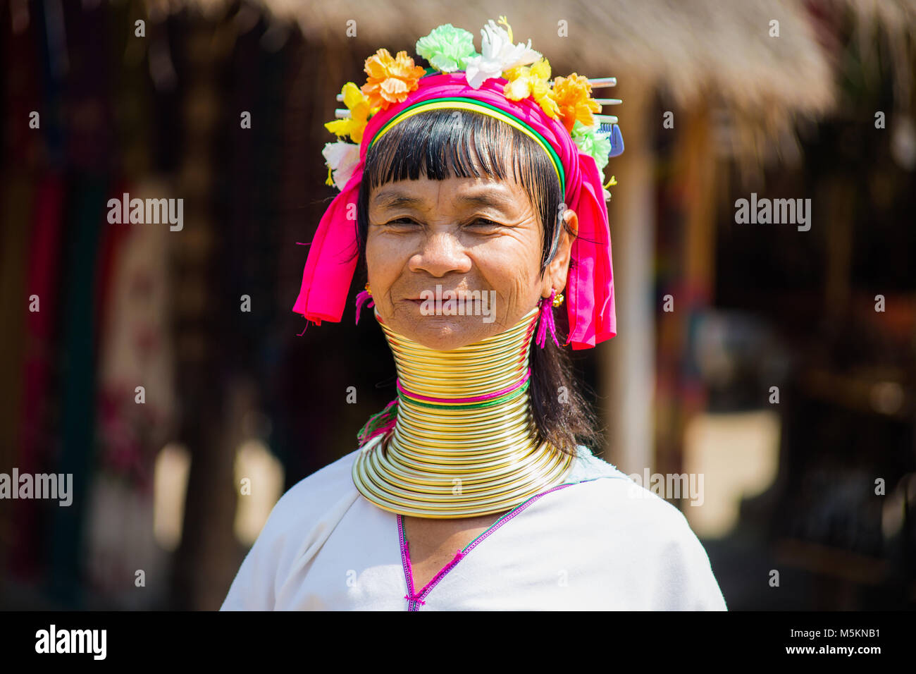 CHIANG RAI, THAÏLANDE - 20 février 2017 - long cou Non Identifiés Karen hill tribe. Karen long cou Villages de Chiang Rai, Thaïlande Banque D'Images