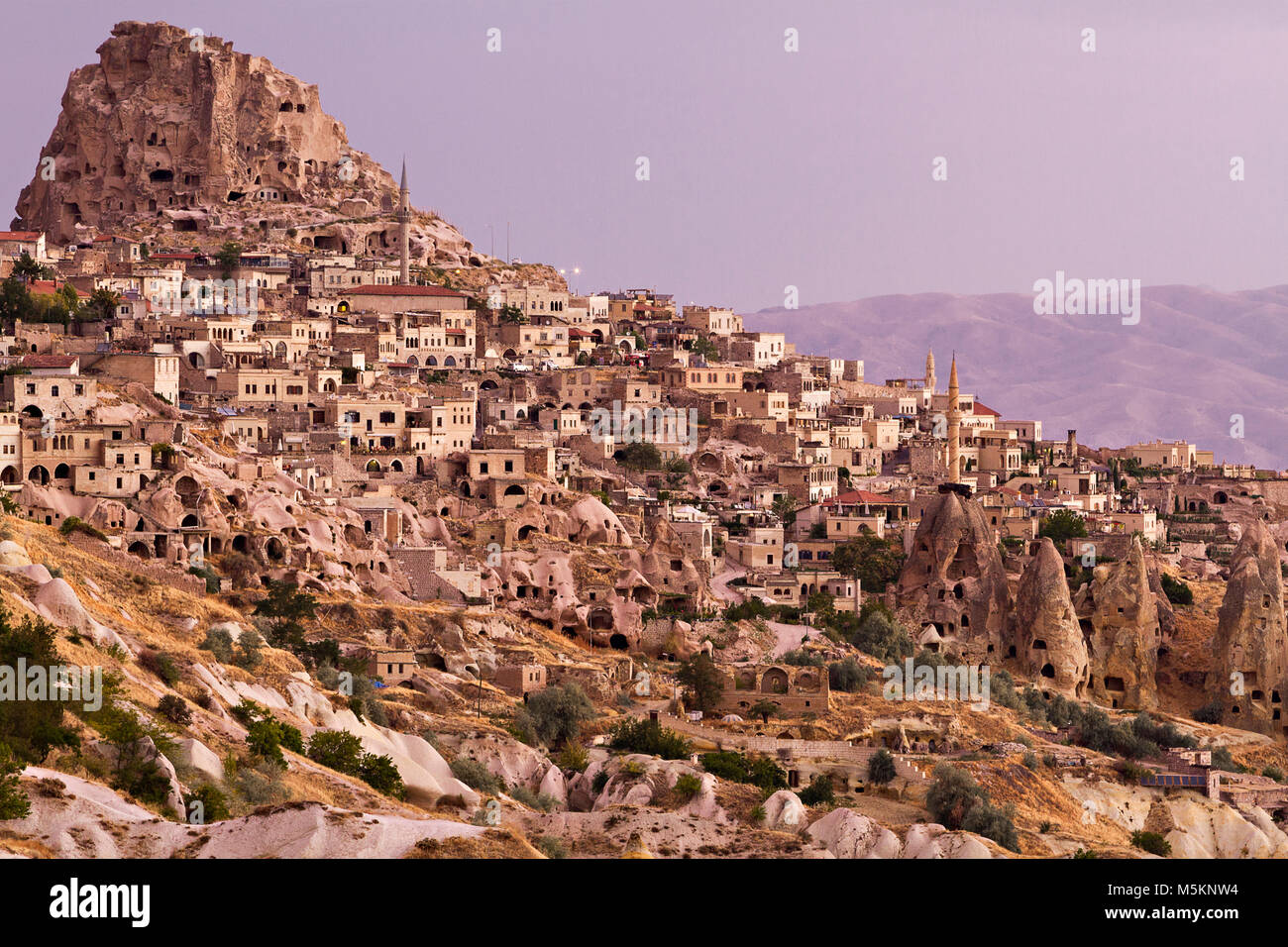 Ville d'Uchisar au sunrise, Cappadoce Banque D'Images