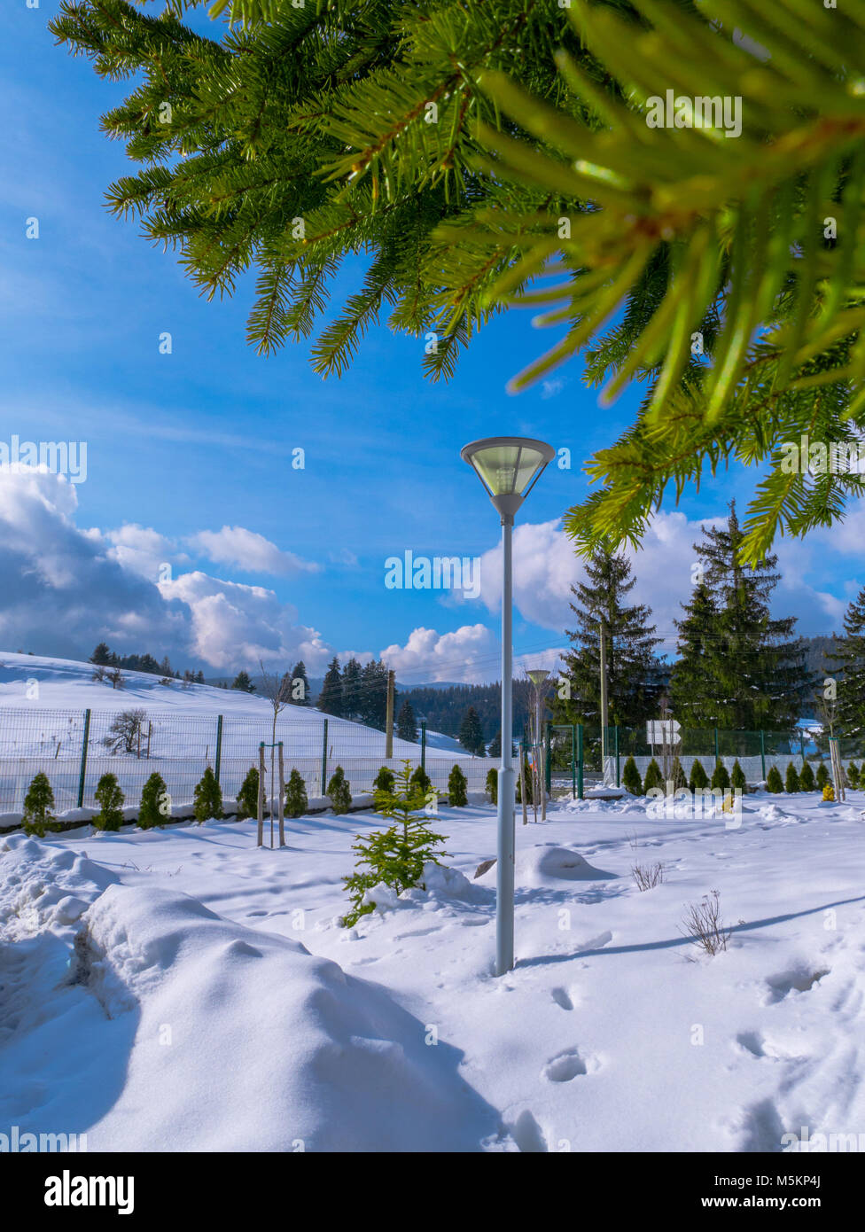 Vue de la neige - montagne / street Banque D'Images