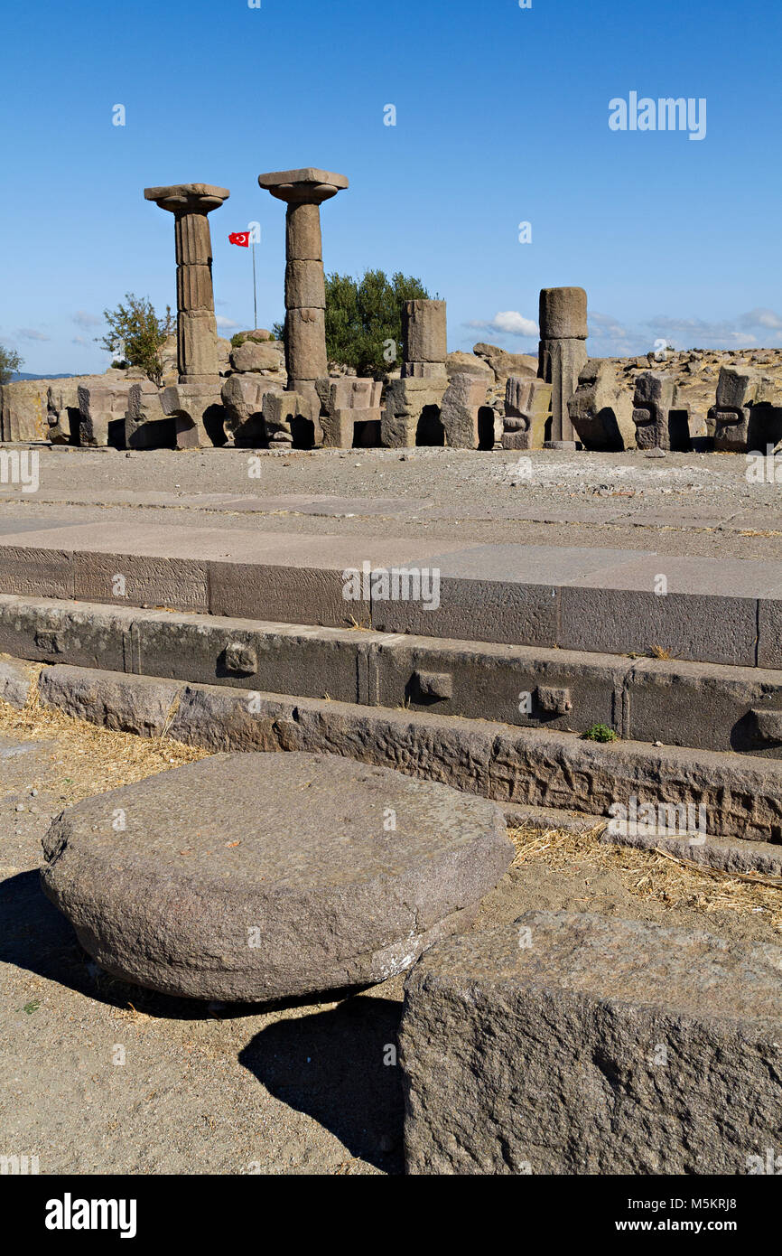 Restes du Temple d'Athéna dans les ruines de la ville antique d'Assos, Turquie Banque D'Images