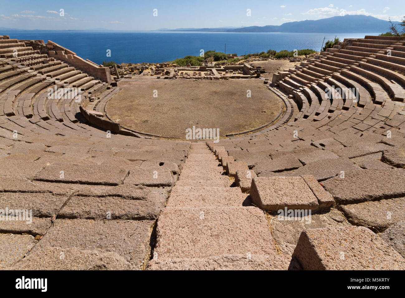 Amphithéâtre antique dans les ruines de l'ancienne ville d'Assos, Turquie Banque D'Images