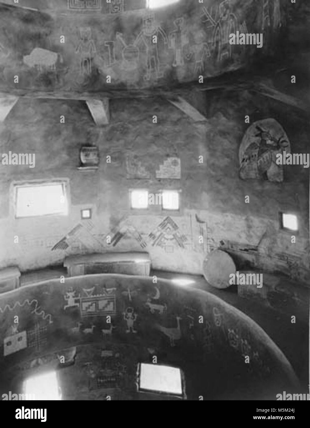 Historique Grand Canyon- Desert View Watchtower c intérieur . Desert view watchtower. Mur intérieur de la première galerie montrant les deux parapets. Vers 1932. Fred Harvey Co. Grca 15959. Banque D'Images