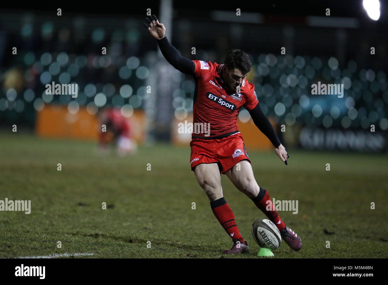 Ebbw Vale, Wales, 23 févr. 2014. Sam Hidalgo-Clyne d'Édimbourg rugby kicks une conversion. Match de rugby Pro Guinness14, Dragons v Edinburgh Rugby à Eugene Cross Park à Ebbw Vale, dans le sud du Pays de Galles le vendredi 23 février 2018.pic par Andrew Verger/Alamy Live News Banque D'Images