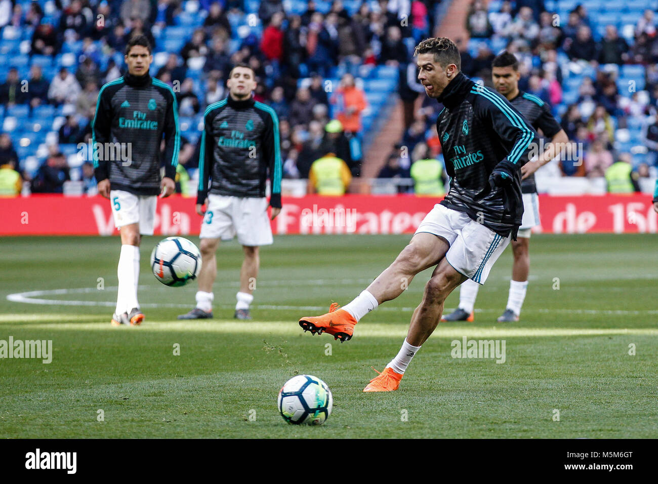 Cristiano Ronaldo (Real Madrid) Pré-match warm-up La Liga match entre Real Madrid vs Deportivo Alaves au Santiago Bernabeu à Madrid, Espagne, le 24 février 2018. Más Información Gtres Crédit : Comuniación sur ligne, S.L./Alamy Live News Banque D'Images