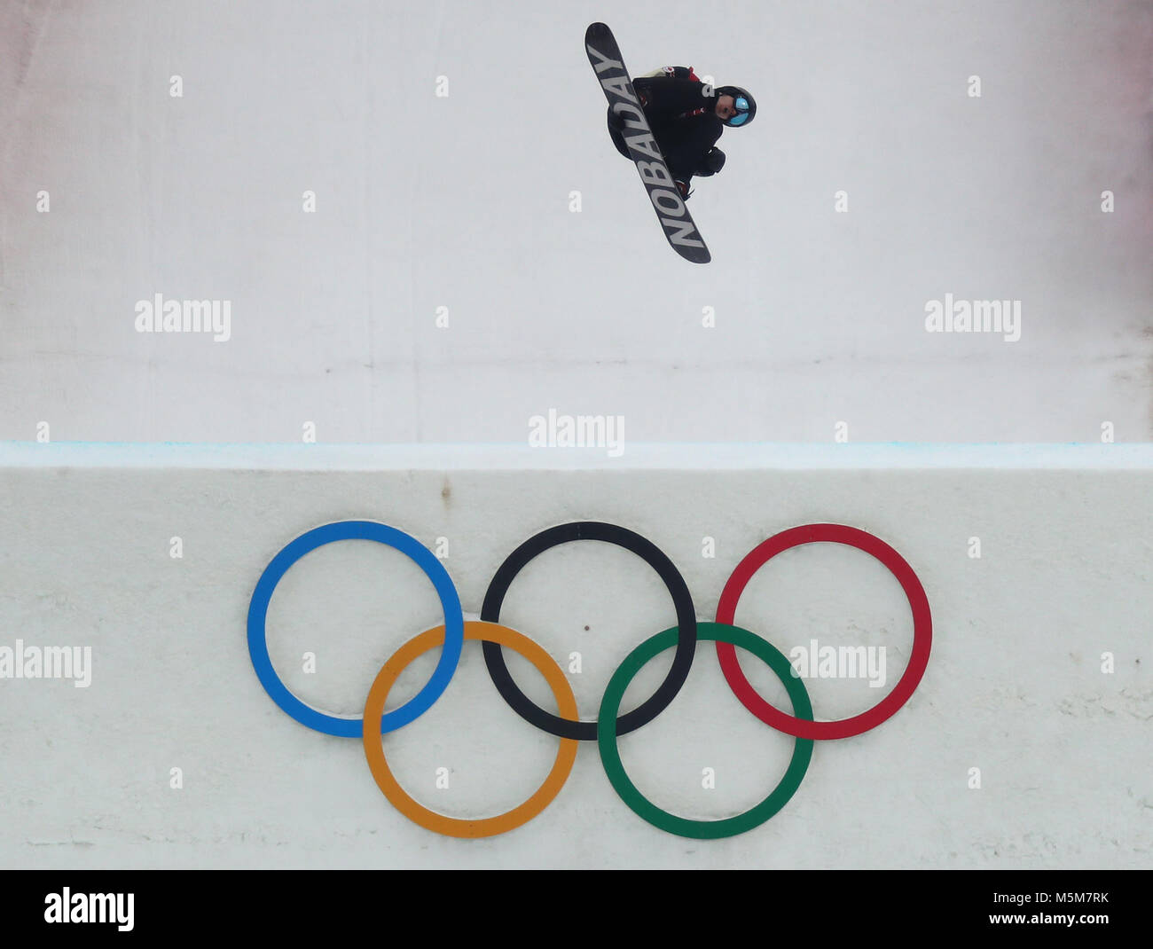 Pyeongchang, Corée du Sud. Feb 24, 2018. Perroquet Max à partir du Canada effectue une pirouette au cours de la finale de Snowboard Big Air à Pyeongchang, Corée du Sud, 24 février 2018. Crédit : Daniel Karmann/dpa/Alamy Live News Banque D'Images